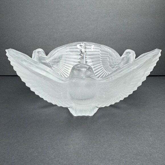 Crystal DArques France Genuine Lead Frosted Glass Bowl 3 Doves 10.5 in Diameter - Picture 1 of 10